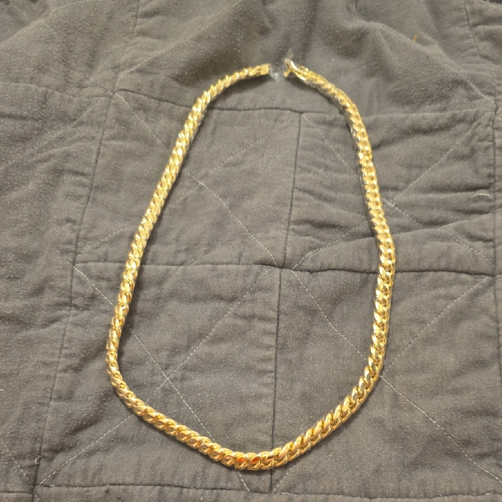Elegant Gold Chain Necklace